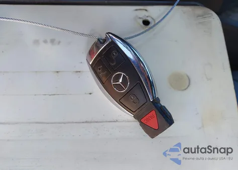 2013 Mercedes-Benz C 250 Sport z USA, uszkodzony, nr VIN WDDGF4HB2DR251913